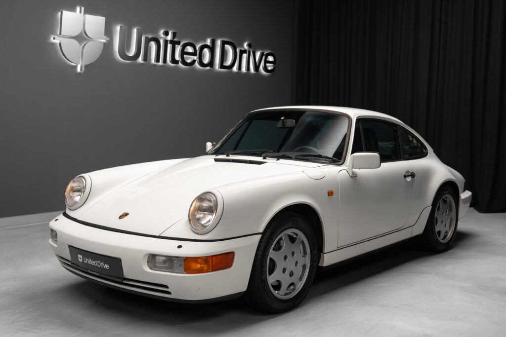 Porsche 911 Carrera 2 964 1990 | United Drive